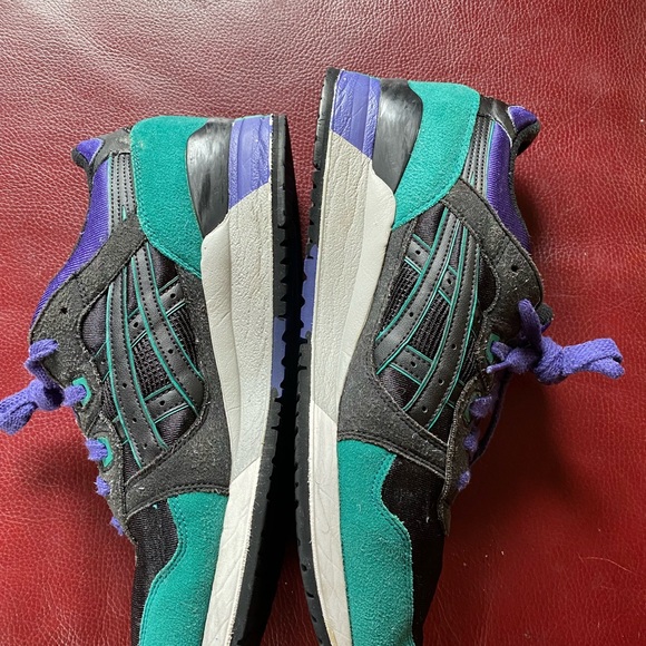 ASICS - Picture 2 of 4